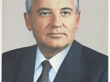 Farbige Porträtaufnahme von Michail Gorbatschow.
