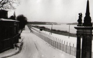 Villa Schöningen an der Glienicker Brücke, Blick in Richtung Schwanenallee, Aufnahme 1980er Jahre