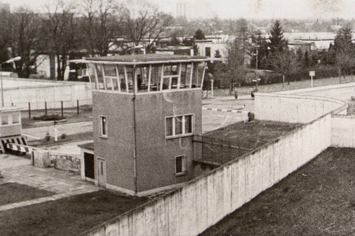 Grenzübergangsstelle Staaken - Grenzübergang Staaken/Heerstraße, Aufnahme 1980er Jahre Grenzübergang Staaken/Heerstraße, Blick nach Osten Richtung Berlin, Aufnahme 1980er Jahre