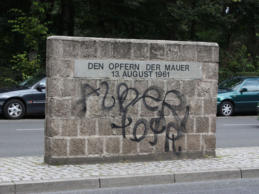 Denkmal für die Opfer der Mauer an der Straße des 17. Juni (1); Aufnahme 2016