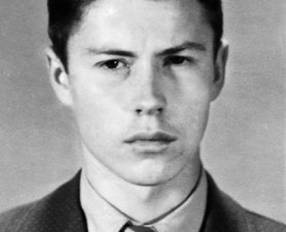 Volker Frommann: geboren am 23. April 1944, verunglückt und schwer verletzt am 1. März 1973 bei einem Fluchtversuch an der Berliner Mauer, gestorben am 5. März 1973 an den Folgen der Verletzungen (Aufnahme Anfang der 1960er Jahre)