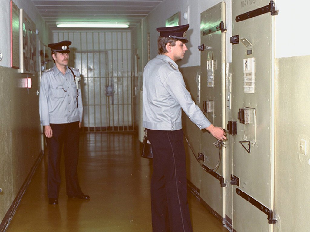 Gefängnisflur in der Strafvollzugseinrichtung Karl-Marx-Stadt (Chemnitz); Aufnahme 1987