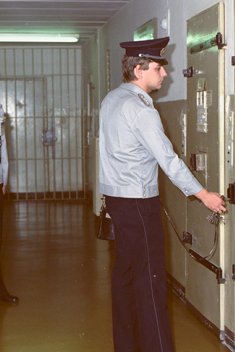 Gefängnisflur in der Strafvollzugseinrichtung Karl-Marx-Stadt (Chemnitz); Aufnahme 1987
