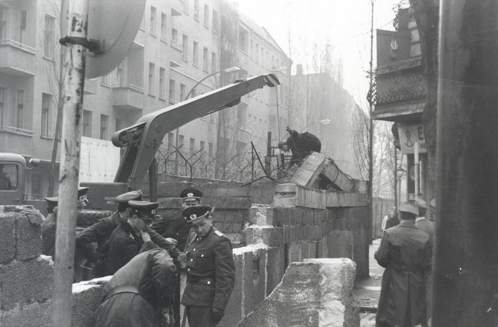 Further construction of the Wall, 18 April 1963