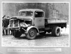 Klaus Brueske, shot dead at the Berlin Wall: West Berlin police photo of the escape car [April 18, 1962]