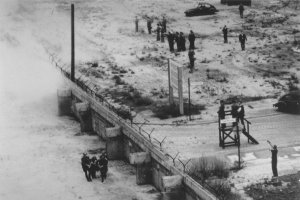 Peter Fechter, shot dead at the Berlin Wall: East German border guards retrieving the dying man from Zimmerstrasse near the Checkpoint Charlie border crossing (III) [Aug. 17, 1962 ]