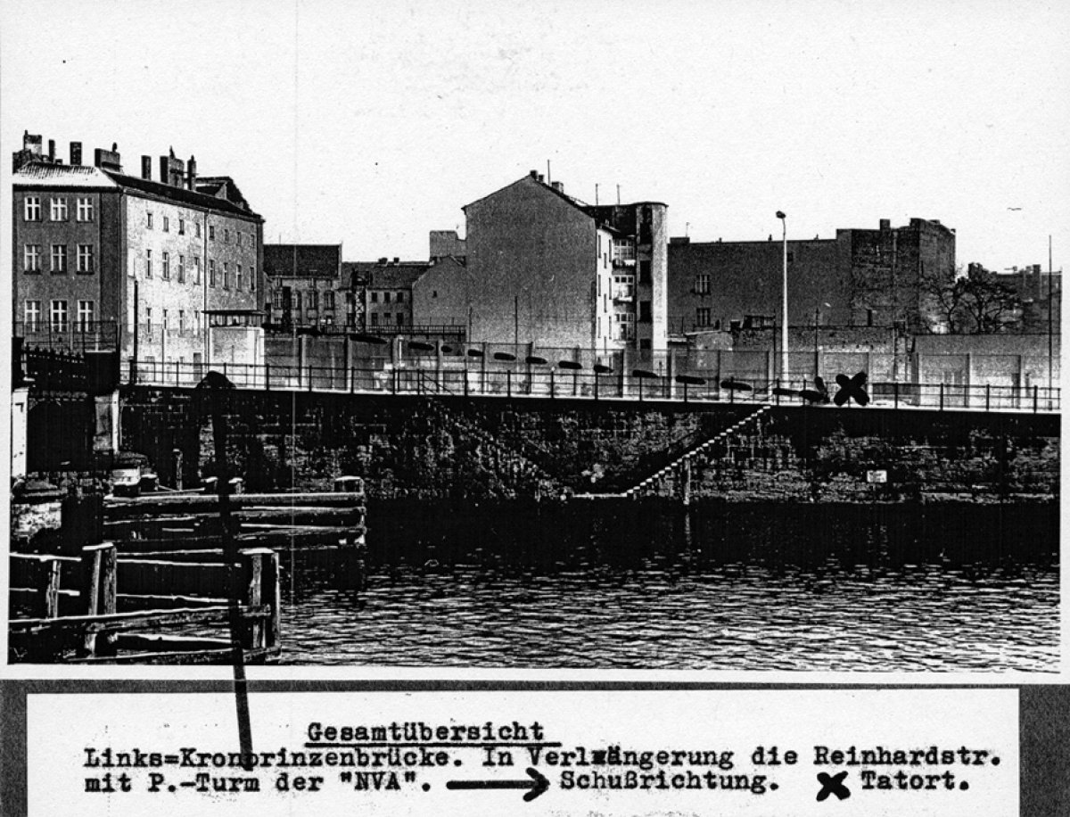 Elke and Dieter Weckeiser, shot dead at the Berlin Wall: West Berlin police photo with crime site marked in the death strip between Berlin-Tiergarten and Berlin-Mitte [Feb. 18, 1968]