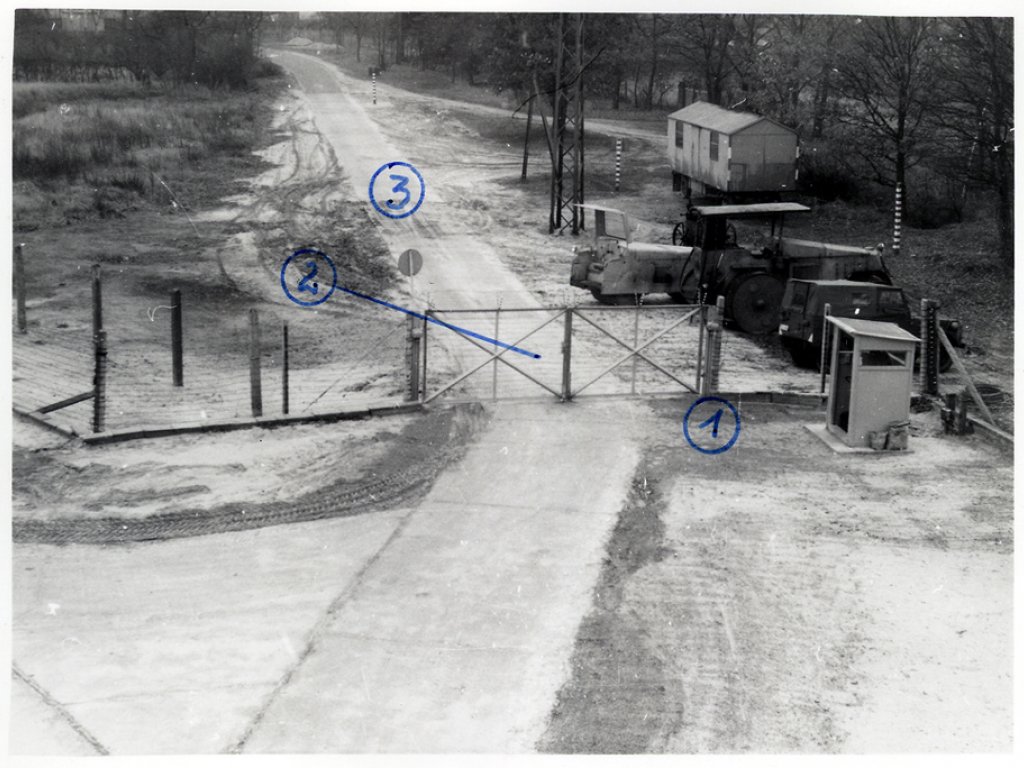 Helmut Kliem, shot dead at the Berlin Wall: Positions of Helmut Kliem, Bernhard P. and the other border guards [Nov. 13, 1970]