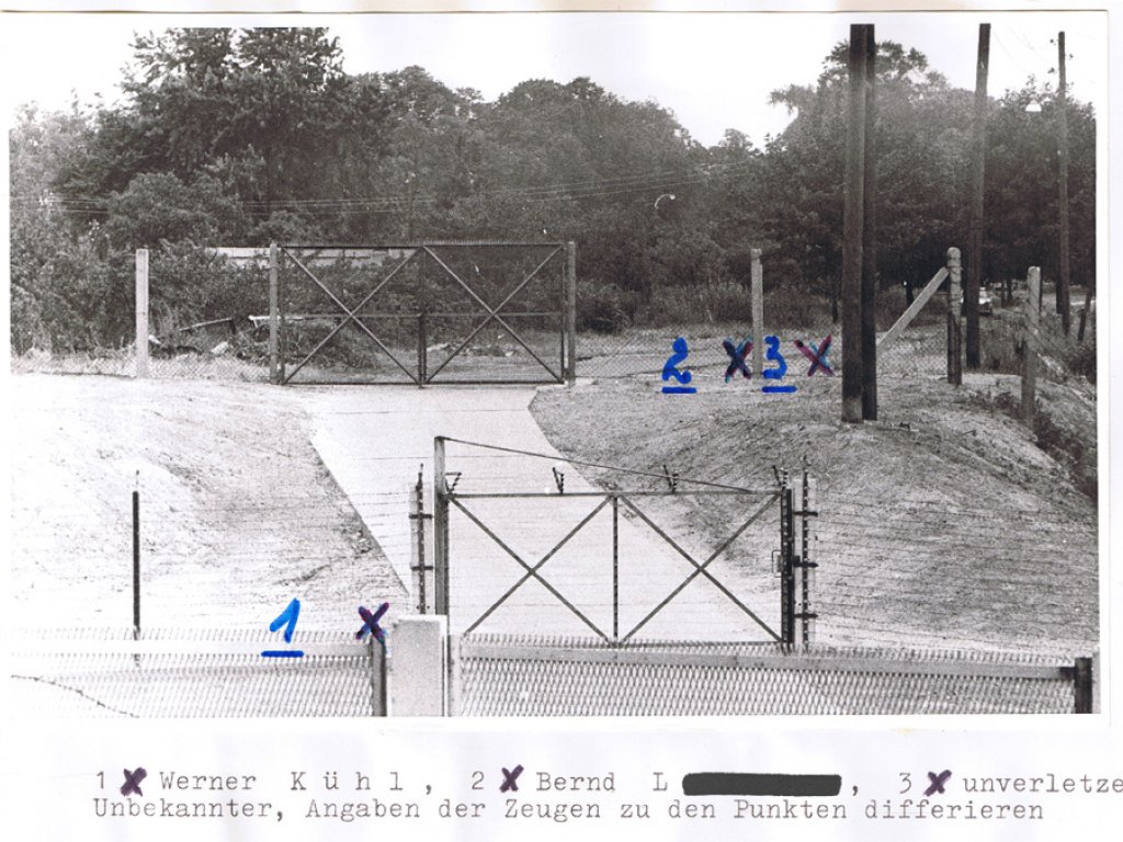 Werner Kühl, shot dead at the Berlin Wall: West Berlin police crime site photo [July 24, 1971]