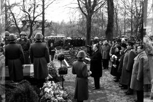 Ulrich Steinhauer, shot dead at the Berlin Wall: Funeral at the Alten Friedhof in Ribnitz-Damgarten, Nov. 12, 1980