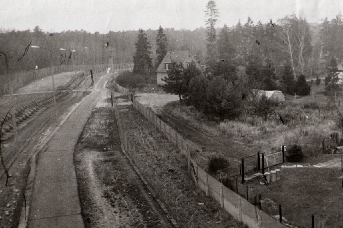 Am Teerofendamm in der Kolonie Dreilinden. Blick Richtung Norden, Aufnahme 1980er Jahre Am Teerofendamm in der Kolonie Dreilinden. Blick Richtung Norden, Aufnahme 1980er Jahre
