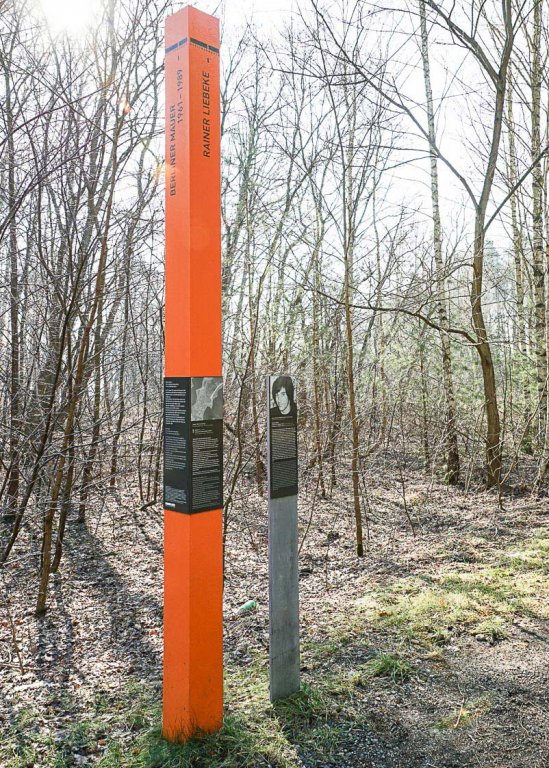 Rainer Liebeke: Commemorative Column on Kladower Strasse between Sacrow and Kladow