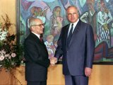 DDR-Generalsekretär Erich Honecker wird am 7. September 1987 von Helmut Kohl empfangen