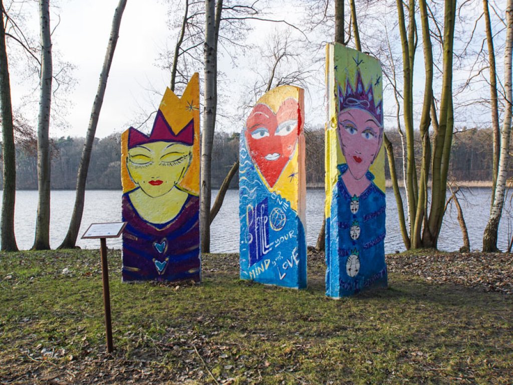 „Déjà vu – Ikonen der Freiheit“ - Auftragswerk des Mauerkünstlers Kiddy Citny (Sommer 2013) am Griebnitzsee in Potsdam-Babelsberg; Aufnahme 2015