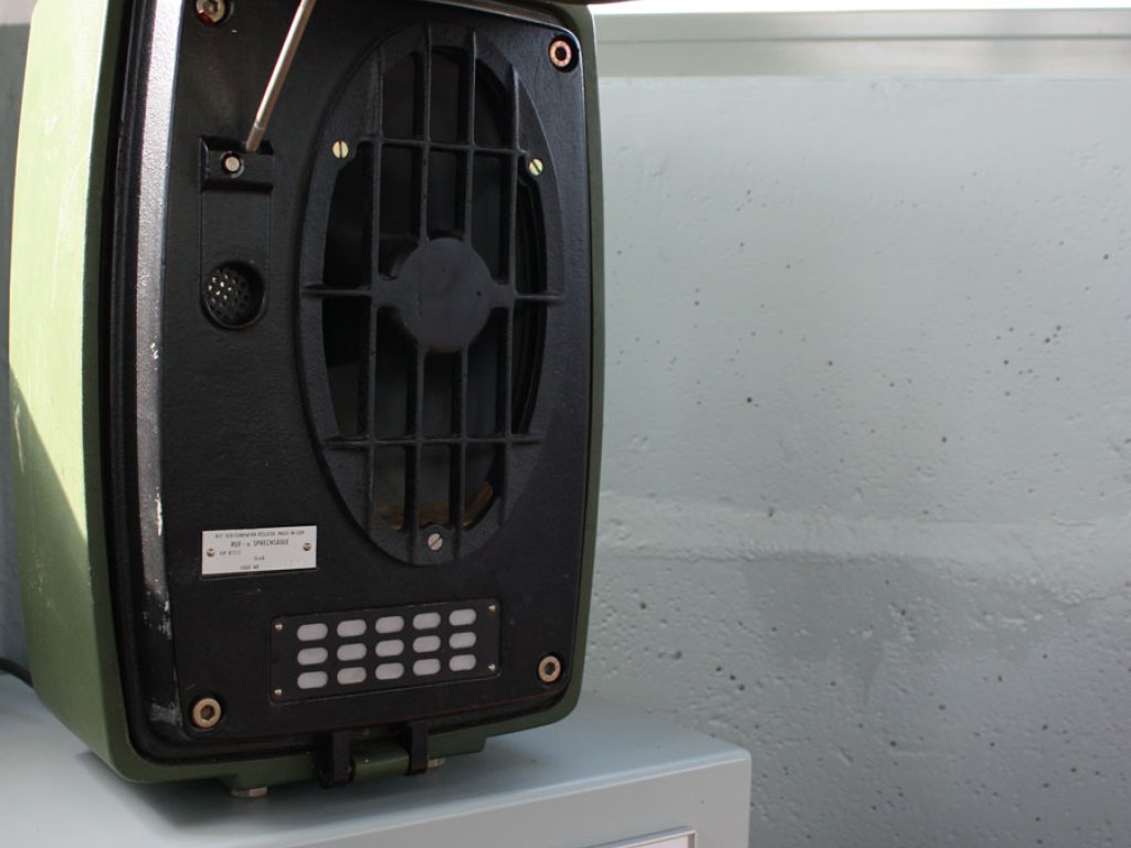 Ruf- und Sprechsäule in der Führungsstelle der DDR-Grenztruppen in Nieder Neuendorf, heute Grenzturm-Museum der Stadt Hennigsdorf; Aufnahme 2015