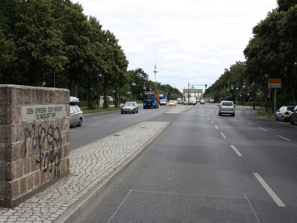 Denkmal für die Opfer der Mauer an der Straße des 17. Juni (2); Aufnahme 2016