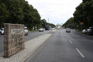 Denkmal für die Opfer der Mauer an der Straße des 17. Juni (2); Aufnahme 2016