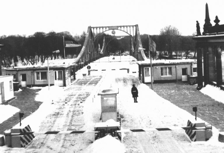 Die Berliner Mauer: Glienicker Brücke, Aufnahme 1980er Jahre
