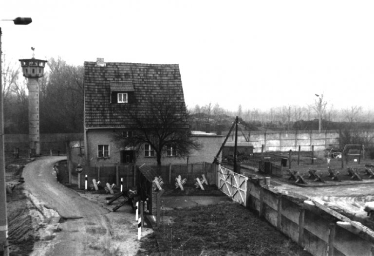 Die Berliner Mauer: Teltow-Seehof, Aufnahme 1980er Jahre