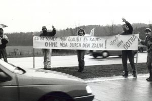 Gothaer begrüßen die erstmals ohne Visum einreisenden Bürger aus der Bundesrepublik, 24. Dezember 1989.