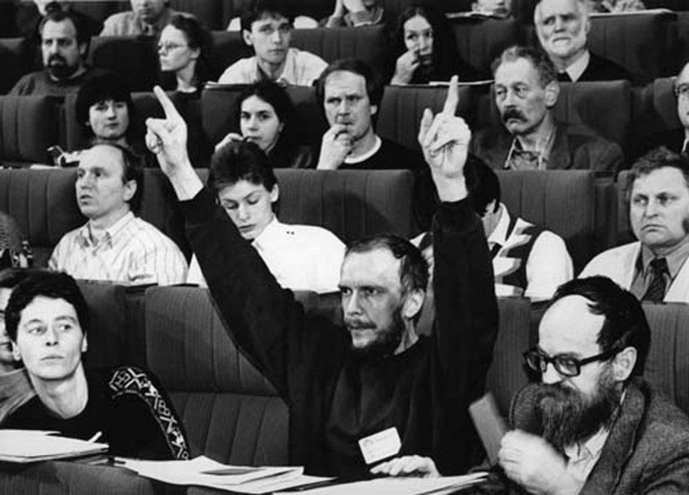 Kongreß des Neuen Forum in der Akademie der Künste in Berlin, v.l.n.r.: Ingrid Köppe, Reinhard Schult und Sebastian Pflugbeil, 27./28. Januar 1990