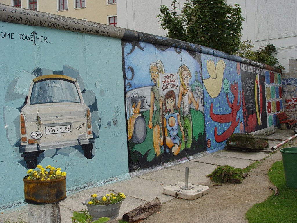 Rest der Hinterlandmauer in der Stresemannstraße in Berlin-Mitte