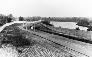 Grenzsoldat rutscht aus und verliert das Magazin seiner Maschinenpistole: Gelungene Flucht von drei Jugendlichen über den Teltowkanal nach Berlin-Zehlendorf, 24. September 1986