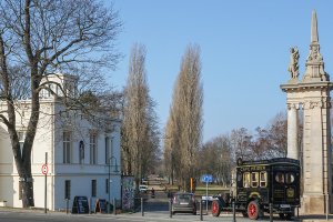 Villa Schöningen an der Glienicker Brücke, Blick in Richtung Schwanenallee
