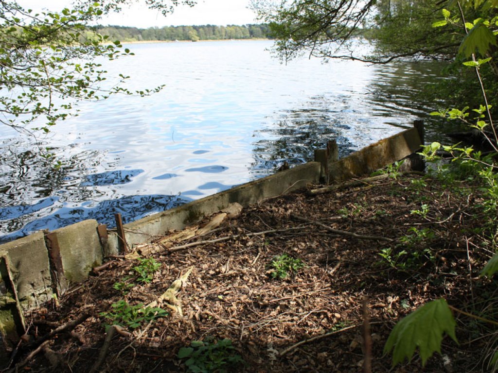 Überreste von DDR-Grenzsicherungsanlagen an der Havel zwischen Nieder Neuendorf und Berlin-Spandau (1); Aufnahme 2015