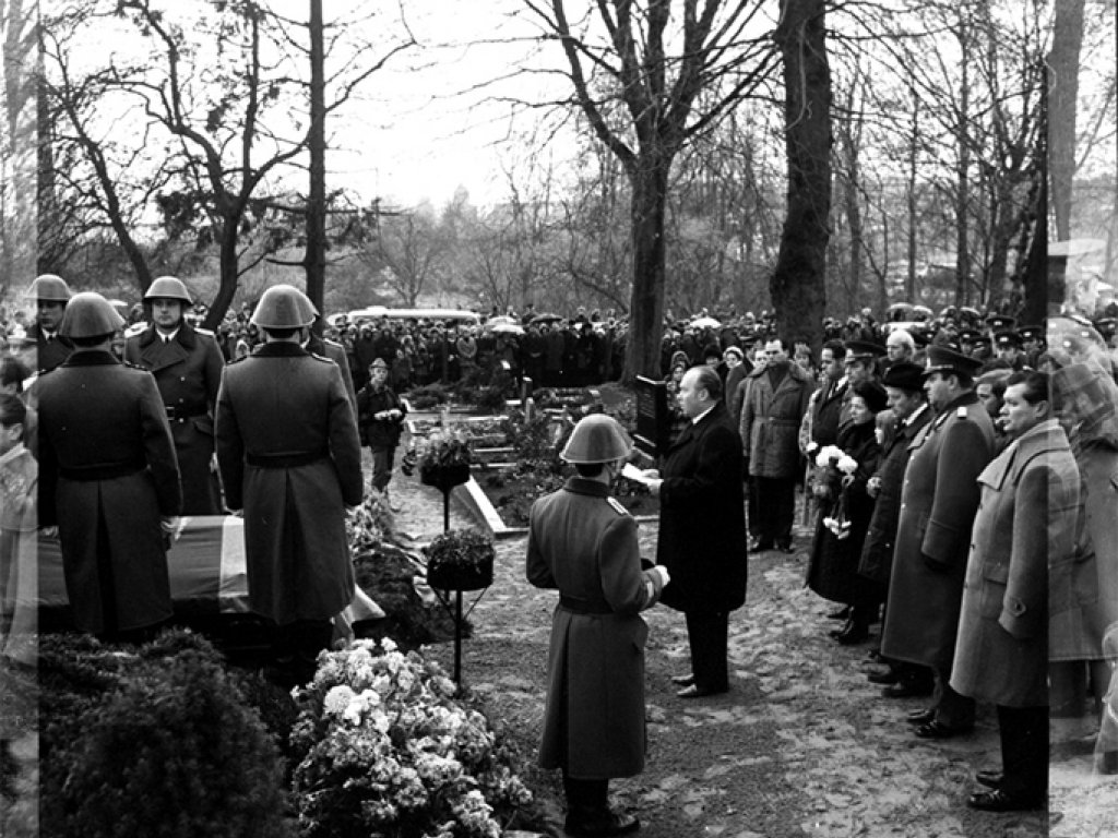 Ulrich Steinhauer, erschossen an der Berliner Mauer: Beisetzung auf dem Alten Friedhof in Ribnitz-Damgarten, 12. November 1980