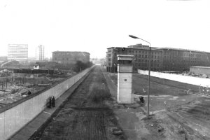 Observation tower (BT 6) of GDR border troops near the "House of the Ministries"/Martin-Gropius-Bau