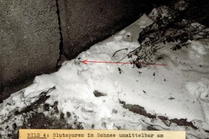 Paul Schultz, shot dead at the Berlin Wall: West Berlin police crime site photo with traces of blood on the Wall between Berlin-Mitte and Berlin-Kreuzberg [December 25, 1963]
