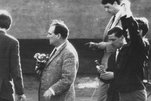 Paul Stretz, shot dead in the Berlin border waters: East German border troop photo – Journalists on the West Berlin bank of the Spandauer Schiffahrts Canal [April 29, 1966]