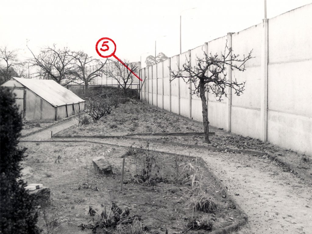Marienetta Jirkowsky, shot dead at the Berlin Wall: Escape ladder at the interior wall on Florastrasse in Hohen Neuendorf [MfS photo: Nov. 22, 1980]