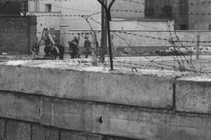 Reinhold Huhn, shot dead at the Berlin Wall: West Berlin police photo of the dead man’s body being retrieved [June 18, 1962]