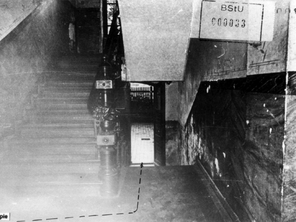 Egon Schultz, shot dead at the Berlin Wall: MfS photo of the pathway through the building corridor to the tunnel entrance at Strelitzer Strasse 55 [Oct. 5, 1964]