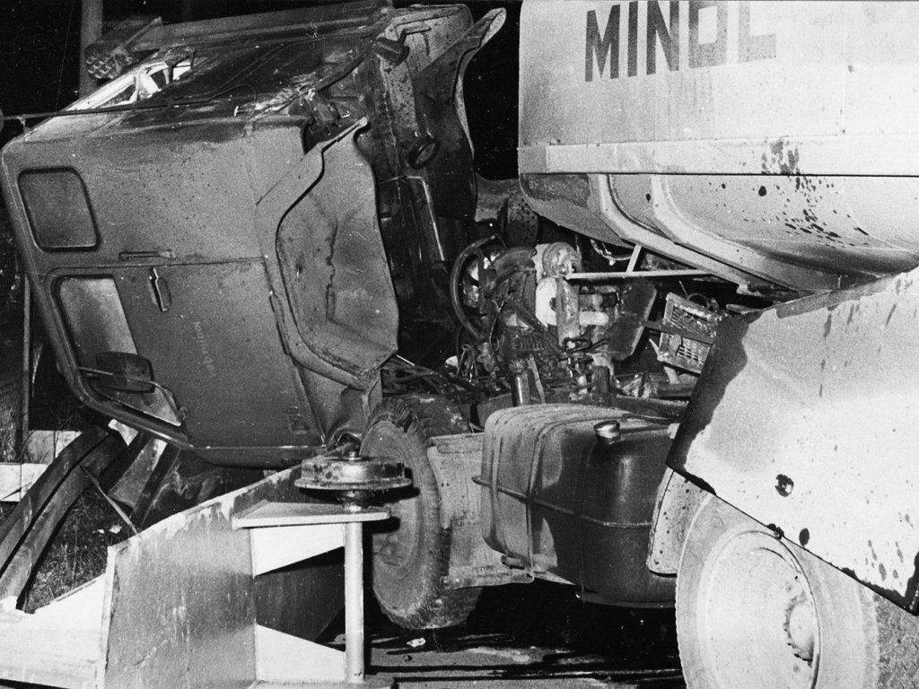 Die Sperre beschädigt, aber nicht durchbrochen: Gescheiterte Flucht mit einem Tanklastwagen am Grenzübergang Marienborn, 21. November 1983