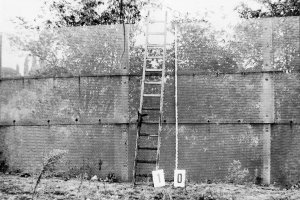 Grenzsoldaten nehmen Verfolgungsjagd zu spät auf: Gelungene Flucht von drei Jugendlichen über den Teltowkanal nach Berlin-Zehlendorf mithilfe einer Leiter, 24. September 1986