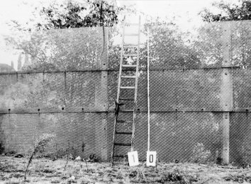 Grenzsoldaten nehmen Verfolgungsjagd zu spät auf: Gelungene Flucht von drei Jugendlichen über den Teltowkanal nach Berlin-Zehlendorf mithilfe einer Leiter, 24. September 1986