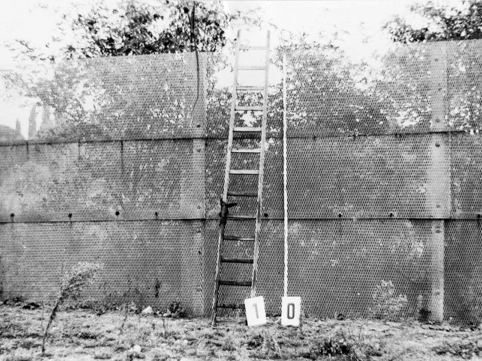 Grenzsoldaten nehmen Verfolgungsjagd zu spät auf: Gelungene Flucht von drei Jugendlichen über den Teltowkanal nach Berlin-Zehlendorf mithilfe einer Leiter, 24. September 1986