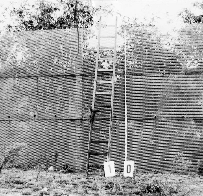 Grenzsoldaten nehmen Verfolgungsjagd zu spät auf: Gelungene Flucht von drei Jugendlichen über den Teltowkanal nach Berlin-Zehlendorf mithilfe einer Leiter, 24. September 1986