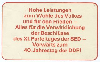 Die offizielle Parole lautet: „Vorwärts zum 40. Jahrestag“ - inoffiziell wird jedoch längst der wirtschaftliche Zusammenbruch befürchtet