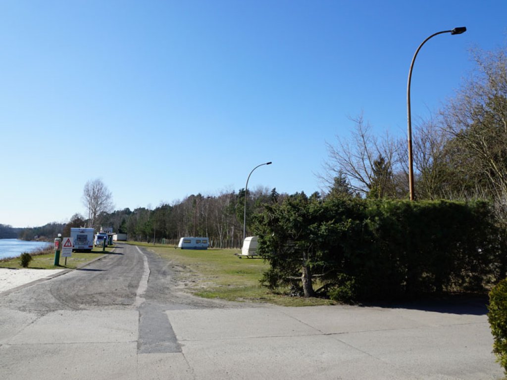 DDR-Wasser-Grenzübergang Dreilinden am Teltowkanal: Das Gelände dient heute als Campingplatz; Aufnahme 2015