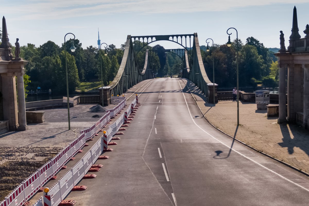 Grenzübergang Glienicker Brücke, Blick von der Potsdamer Seite in Richtung Berlin-Zehlendorf