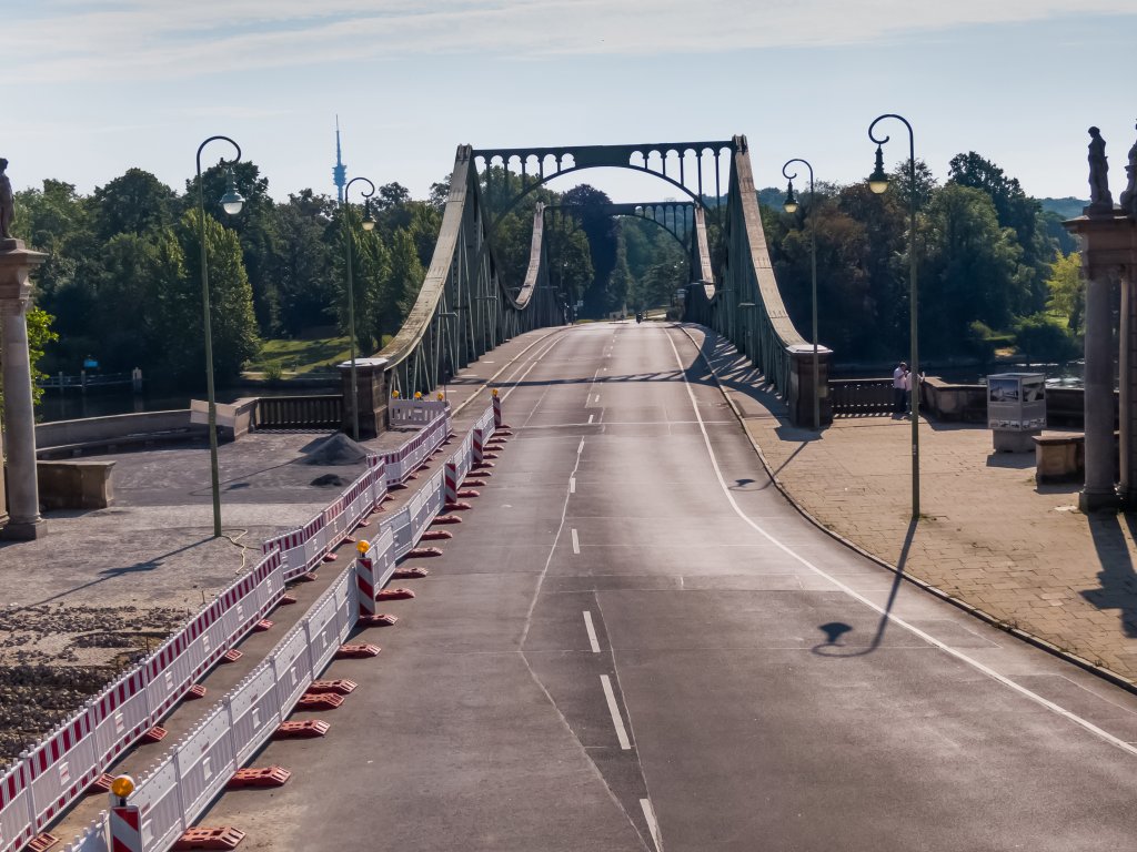 Grenzübergang Glienicker Brücke, Blick von der Potsdamer Seite in Richtung Berlin-Zehlendorf