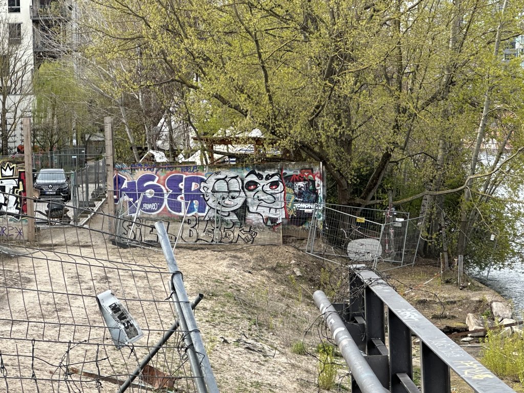 Hinterlandmauer auf dem Gelände der alten Eisfabrik in der Luisenstadt, 2024