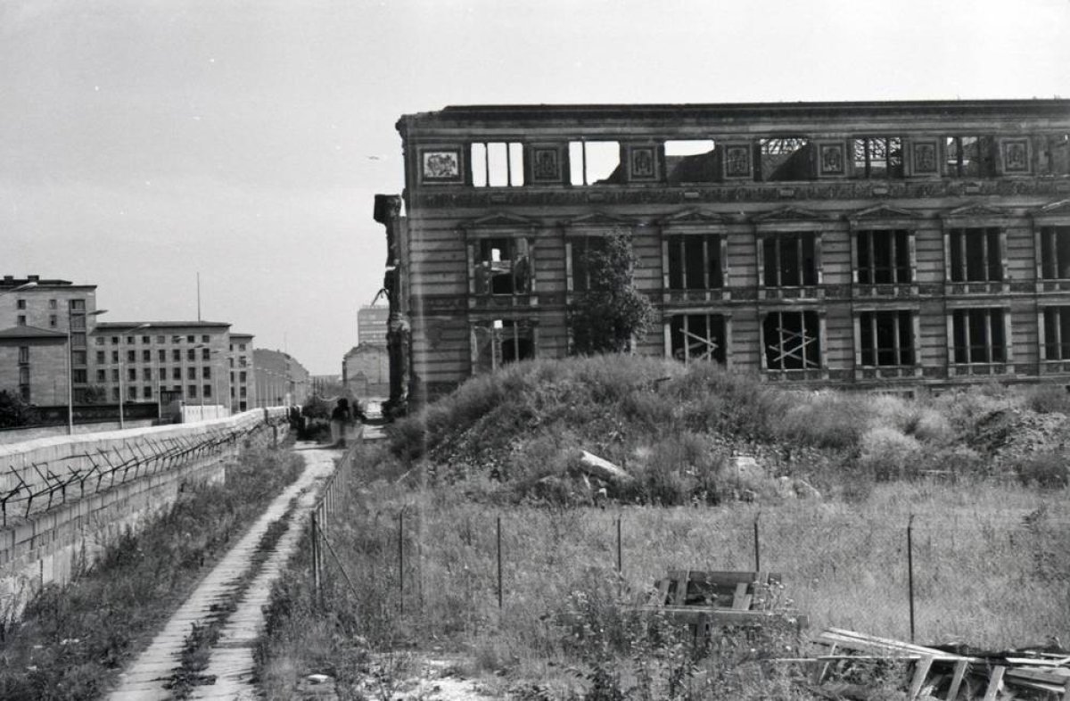 Grenzstreifen an der Ruine des Martin-Gropius-Baus, 1971