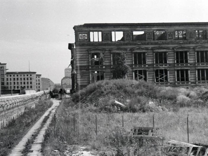 Grenzstreifen an der Ruine des Martin-Gropius-Baus, 1971