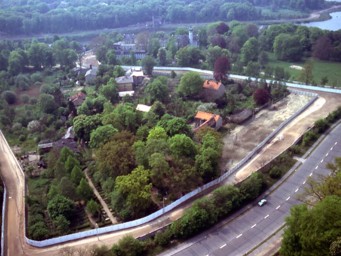 Klein Glienicke and the border strip to West Berlin, around 1984
