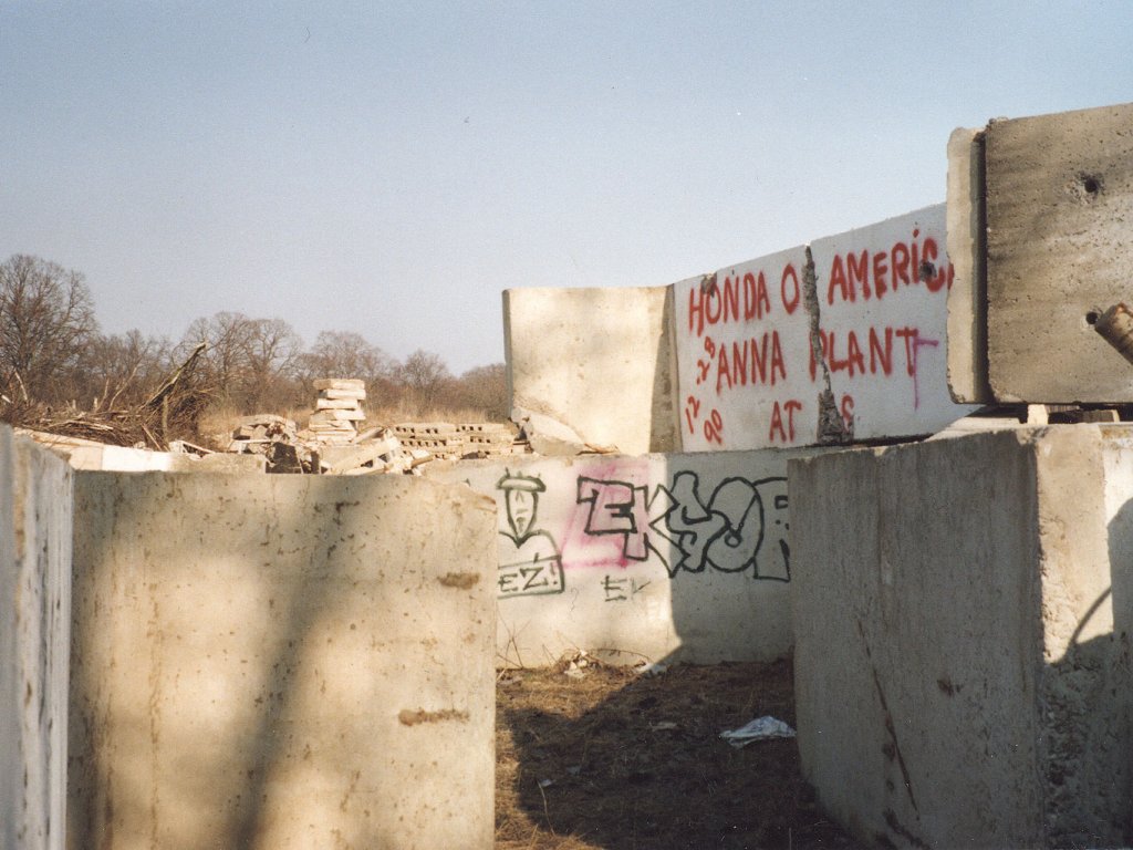 Zwischenlager für Mauerreste bei Heinersdorf südlich von Berlin-Steglitz